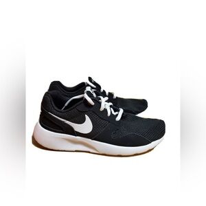 *LIKE NEW* Nike Kaishi PS Kids 1Y Black & White Comfortable Breathable Sneakers!